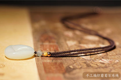 Hetian jade pendant men and women will come and run necklace