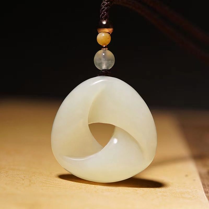 Hetian jade pendant men and women will come and run necklace